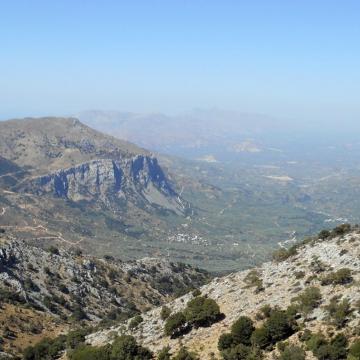 Η κορυφή Κούπα, όπως φαίνεται από τη θέση Αρμίχια πάνω από το χωριό Κατωφύγι.